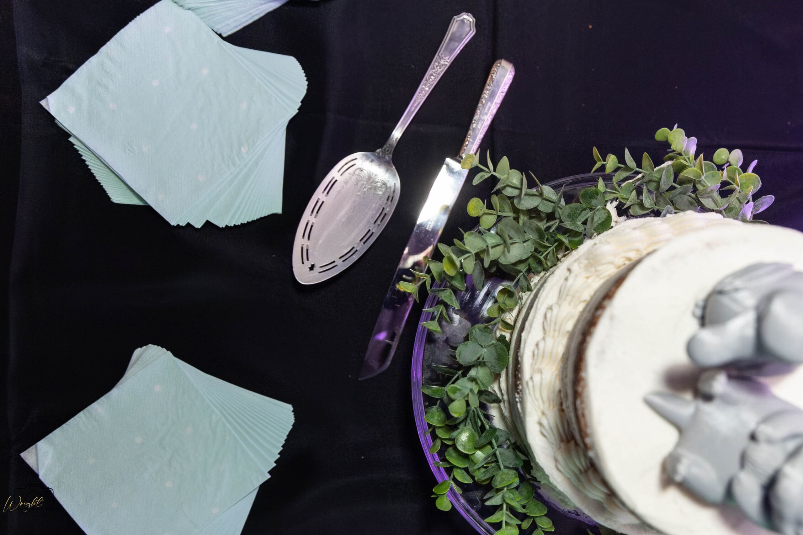 The vintage cake servers used at Elizabeth's parents' own wedding