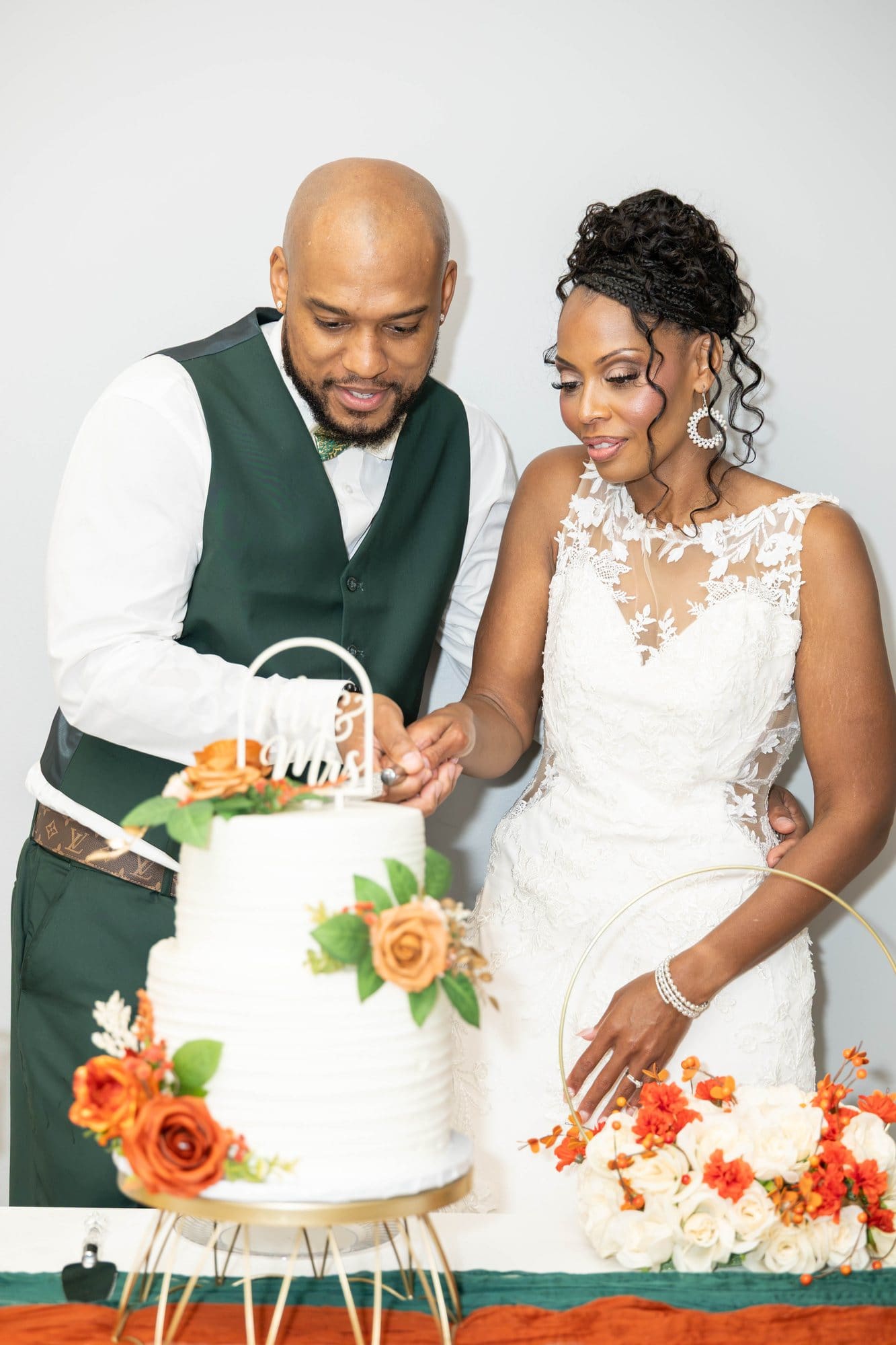 David and Nikeesha making the first cut of their wedding cake together